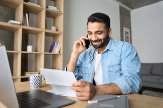Homme au téléphone